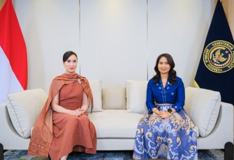 Menteri Pariwisata Widiyanti Putri Wardhana didampingi Wakil Menteri Pariwisata Ni Luh Puspa, saat menyampaikan Laporan Bulanan Kinerja Kementerian Pariwisata di Gedung Sapta Pesona, Jakarta, Kamis (8/10/2026)