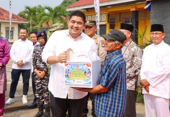 Bakti Sosial dan Penyuluhan Kesehatan Sempena HUT Ke-81 TNI, Bupati Roby Apresiasi Aksi Kepedulian Lanal Bintan