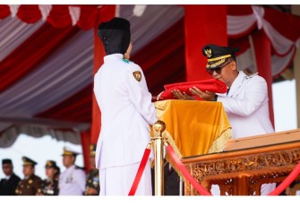 Pimpin Upacara HUT ke-81 RI di Coastal Area, Bupati Karimun Serukan Semangat Guyub Rukun Menuju Indonesia Berdaulat, Adil dan Makmur