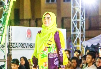 Bintan Sabet Stand Dekranasda Terbaik dan Tampilkan Batik Motif Otak-Otak