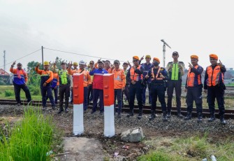 KAI Bersama Unsur Kewilayahan Perkuat Keselamatan dengan Penataan Akses Jalur Kereta di Kampung Cipondang