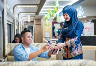 KAI Services Dorong LayanAan Ramah Lingkungan Lewat Electronic Bill di Kuliner Kereta