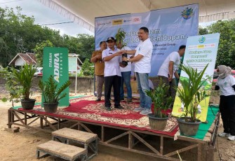 Peduli Sumatra: Adira Finance Bantu Warga Terdampak & Tanam Pohon Berakar Kuat Bersama Grup MUFG