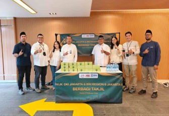 Sinergi Kebaikan, FKIJK DKI Jakarta dan BRI Regional Office 1 Gelar Aksi Berbagi Takjil