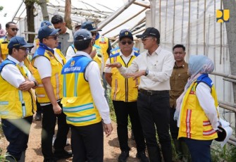 Tinjau Penanganan Longsor di Cisarua