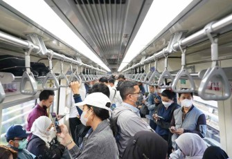 Tips Menggunakan LRT Jabodebek Saat Jam Sibuk
