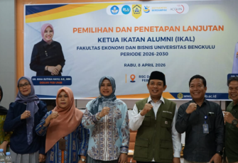 Walikota Bengkulu Dedy Wahyudi, menghadiri kegiatan pemilihan dan penetapan lanjutan Ketua Ikatan Alumni (IKAL) Fakultas Ekonomi dan Bisnis (FEB) Universitas Bengkulu periode 2026-2030 di lingkungan kampus, Rabu (8/4/2026) /Foto : MC 