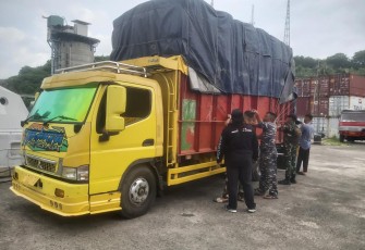 TNI AL Gagalkan Penyelundupan Puluhan Ribu Rokok Ilegal di Pelabuhan Lembar 