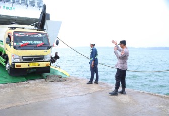 Kapolres Aceh Singkil Langsung Pimpin Pantauan Arus Mudik di Pelabuhan Singkil