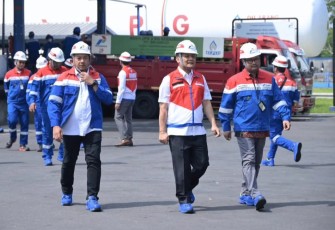 Gubernur Jawa Tengah, Ahmad Luthfi, beserta rombongan saat meninjau SPPBE Wijaya Sarana Gasindo, Karanganyar, pada Rabu (8/4/2026)