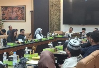 Keluarga Korban Dugaan Peluru Nyasar Datangi DPRD Jatim