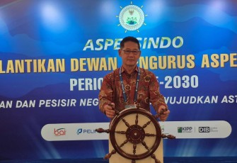 Wali Kota Bitung, Hengky Honandar resmi dilantik sebagai Wakil Sekretaris Koordinator Wilayah VI Sulawesi dalam Dewan Pengurus Asosiasi Pemerintah Daerah Kepulauan dan Pesisir Seluruh Indonesia (Aspekindo) periode 2025–2030