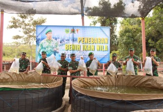 Pangdam XVIII/Kasuari, Mayjen TNI Christian Kurnianto Tehuteru, melaksanakan kunjungan kerja ke Yonif TP 808/MM, Distrik Tomage, Kabupaten Fakfak,