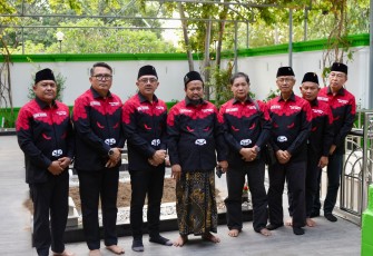 Menjelang Muktamar ke-35 Nahdlatul Ulama, jajaran DPD PDI Perjuangan Jawa Timur berziarah ke makam para pendiri dan tokoh besar NU di Jombang