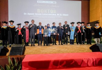 Menteri Ekonomi Kreatif/Kepala Badan Ekonomi Kreatif (Ekraf), Teuku Riefky Harsya, menghadiri Sidang Ujian Doktor Terbuka Sekolah Pascasarjana Universitas Airlangga (UNAIR), Surabaya, Kamis (3/9/2026).