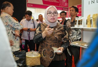 Wakil Menteri Koperasi (Wamenkop) Farida Farichah saat menghadiri CIEIE Indonesia 2 Sessie di Forum Area Hall C3, JIExpo Kemayoran, Jakarta, Jumat (4/9).