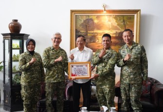 Kapuskes TNI Anjangsana ke Sesepuh TNI