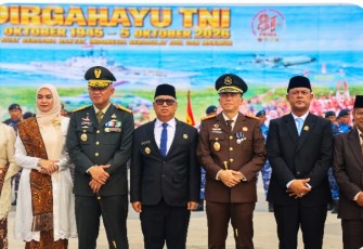 Upacara peringatan HUT ke-81 Tentara Nasional Indonesia (TNI) di Provinsi Kepulauan Riau berlangsung khidmat di Lapangan Tugu Sirih, Tanjungpinang, Senin (5/10) pagi.