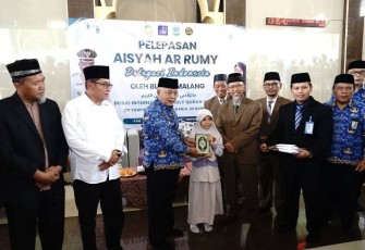 Pelepasan Aisyah Ar Rumy, siswi kelas IV Sekolah Dasar Tahfidz Al Quran Daarul Ukhuwwah, Desa Asrikaton, Kecamatan Pakis, Rabu (18/2/2026).