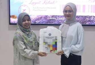 Gusti Leoni, alumni angkatan pertama Program Studi Bahasa dan Sastra Jepang Fakultas Ilmu Budaya Universitas Airlangga (FIB UNAIR)