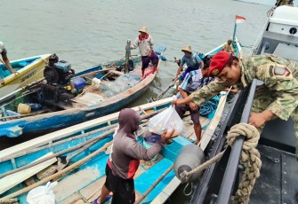 TNI AL Gelar Baksos dan Donor Darah Massal