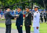 Asops Kas Koopsud I Kolonel Pnb Firman Dwi Cahyono saat disematkan piagam penghargaan presiden Jokowi. Rabu (5/10)