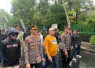 Kapolres Batu AKBP Oskar Syamsuddin saat kawal aksi solidaritas Aremania. Minggu (4/12)