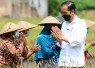 Presiden Joko Widodo saat menjumpai para petani. (Foto: twitter@jokowi)
