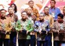 Gubernur Kepulauan Riau H. Ansar Ahmad (dua dari kiri) saat terima penghargaan di Assembly Hall, Jakarta Convention Center, Rabu (30/11/2022).