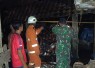 Pemadaman kandang sapi terbakar