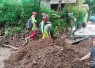 Anntusias siswa melintasi jalur paving
