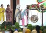 Ibu Wapres Selvi Gibran memukul gong tanda peresmian