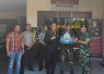 Kapten Ckm Sukron Soimun memberikan tumpeng HUT Bhayangkara ke-80 di Polsek Karangploso, Rabu (1/7)