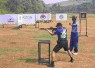 Ketua Perbakin Kota Malang Anas Firman Adi saat unjuk skill dengan senjata PCC, Minggu (5/7)