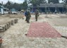 Pemasangan pavinv block di lingkungan makodim Pacitan, Minggu (25/10)