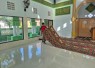 Bersihkan masjid jelang shalat jumat