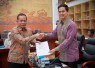 Menteri Koperasi (Menkop) Ferry Juliantono mengapresiasi DPR RI Komisi VI yang secara konsisten mendukung dan mengawal program-program kerja Kementerian Koperasi (Kemenkop)