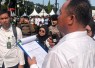 Pengadilan Negeri Jakarta Pusat (PN Jakpus) melakukan eksekusi lahan dan bangunan Hotel Sultan, Jakarta ke negara dibantu aparat Polri dan TNI