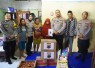 Kapolres Brebes AKBP Lilik Ardhiansyah, S.H., S.I.K., M.H. didampingi Wakapolres Brebes Kompol Ryke Rahmadhila, S.H., S.I.K., M.H. serta Kapolsek Jatibarang mengunjungi kediaman Ibu Kusmiah di Desa Bojong, Kecamatan Jatibarang, Kabupaten Brebes, Kamis (18/6/2026)