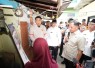 Menteri Dalam Negeri (Mendagri) Muhammad Tito Karnavian bersama Menteri Perumahan dan Kawasan Permukiman (PKP) Maruarar Sirait meninjau langsung penerima BSPS atau bedah rumah di Kecamatan Matraman, Kota Jakarta Timur, Jumat (19/6/2026)