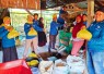 Petani Sumringah Saat Hasil Panen Padi Mulai Digilin