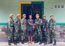 Satgas Pamtas RI-Malaysia Yonarmed 19/Bogani Terima Penyerahan Senjata Api dari Warga di Perbatasan Sambas 