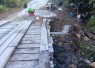 Pengerjaan rehab jembatan di Kampung Sesor
