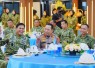 Kapolri Jenderal Polisi Drs. Listyo Sigit Prabowo, M.Si., menghadiri silaturahmi bersama Menteri Koordinator Bidang Politik dan Keamanan RI, Jenderal TNI (Purn.) Djamari Chaniago, di Denma Mabes TNI AL, Cilangkap, Jakarta Timur