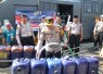 Kapolres Pasuruan Kota, AKBP Arief Ardiansyah Prasetyo, S.I.K., S.H., M.H., bersama jajarannya menyalurkan bantuan air bersih sebanyak 6.500 liter kepada warga