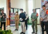 Kapolda Kalimantan Tengah (Kalteng), Irjen Pol Iwan Kurniawan, S.I.K., M.Si. menyambut kedatangan Wakil Presiden Republik Indonesia Gibran Rakabumi Raka di Bandara Tjilik Riwut, Kota Palangka Raya, Kamis (10/9/2026)