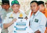 Mendagri saat Salurkan Tali Asih untuk Ahli Waris Korban Meninggal Akibat Gempa NTT
