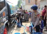 Satuan Brimob Polda Lampung menyalurkan ribuan liter air bersih kepada masyarakat yang terdampak kekeringan sebagai bentuk kepedulian dan pelayanan kepada warga.